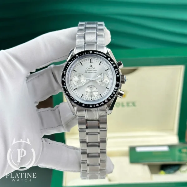 Omega Speedmaster Moonwatch - Chronograph - Silver Dial Black Bezel Replica 42mm